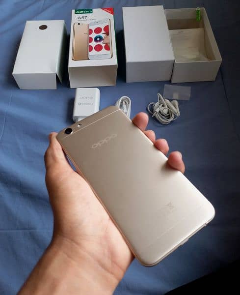 mobile Oppo a57 like new complte Box 2