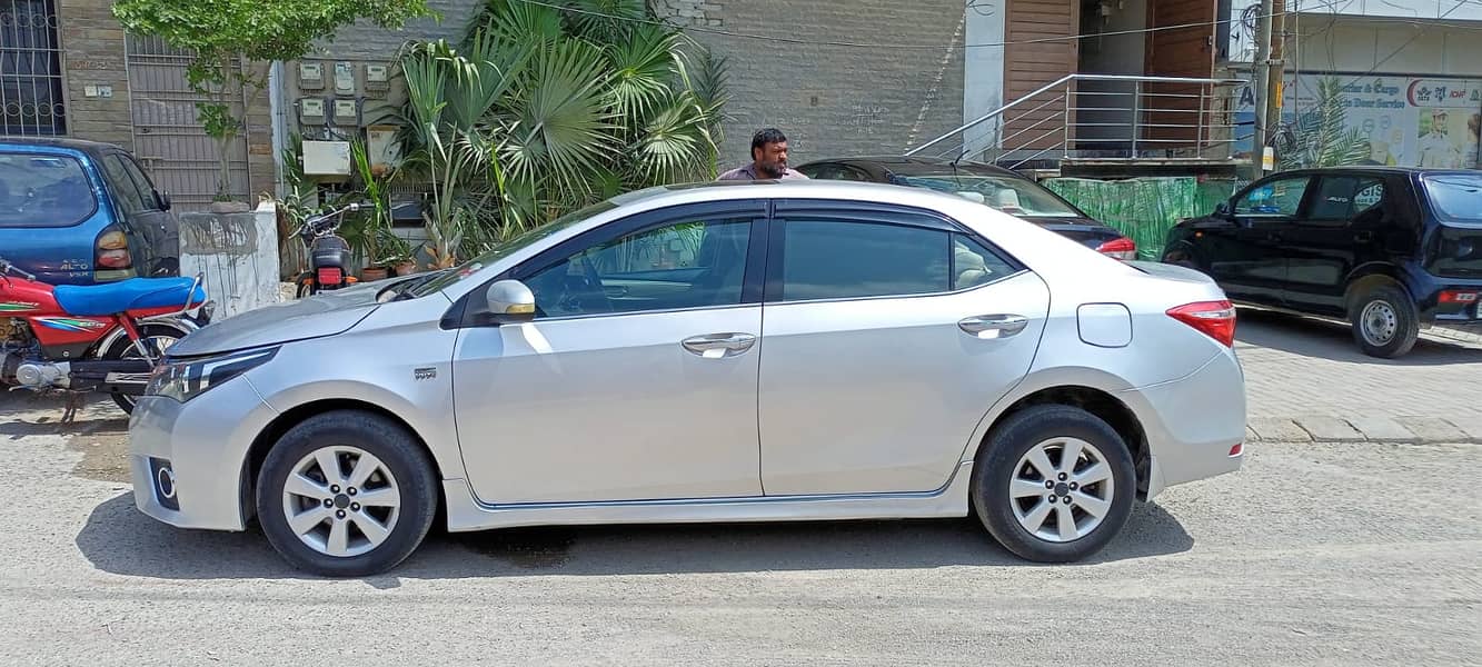 Toyota Corolla Altis 2016 Grande 4