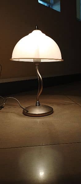 Table Lamp| White Shiny Plastic Shade| Sandy Silver Base. 4