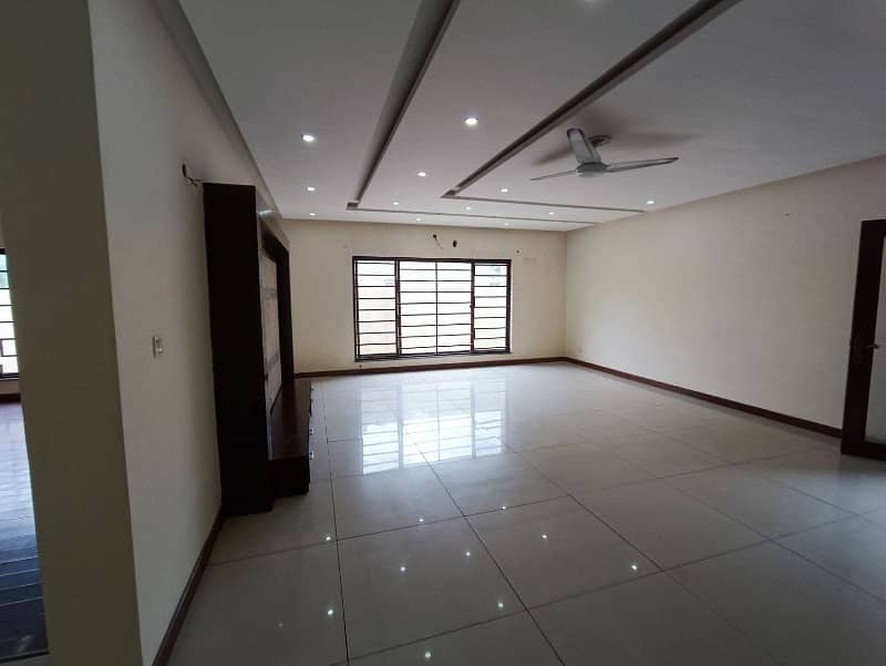 One Kanal Beautiful House For Sale In Overseas A Bahria Town Lahore 8