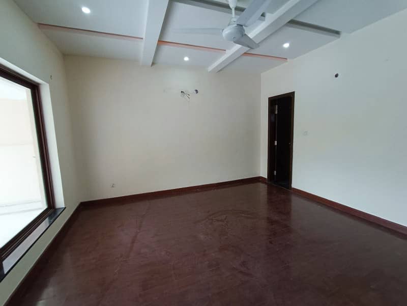 One Kanal Beautiful House For Sale In Overseas A Bahria Town Lahore 9