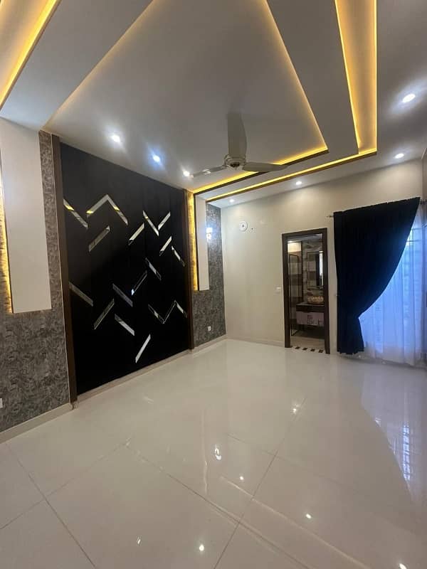 1 Kanal House For sale In The Perfect Location Of Bahria Town - Sector C 4