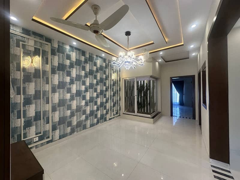 1 Kanal House For sale In The Perfect Location Of Bahria Town - Sector C 6