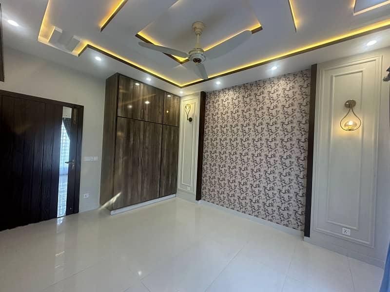 1 Kanal House For sale In The Perfect Location Of Bahria Town - Sector C 8