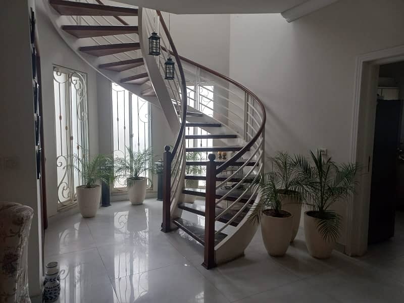 10 Marla House In Bahria Town - Sector C Is Available For sale 1