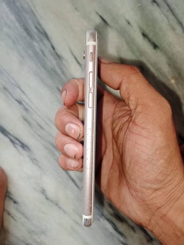 iPhone 6s 64gb pta betry change finger khrb hai or koi masla ni hai 4