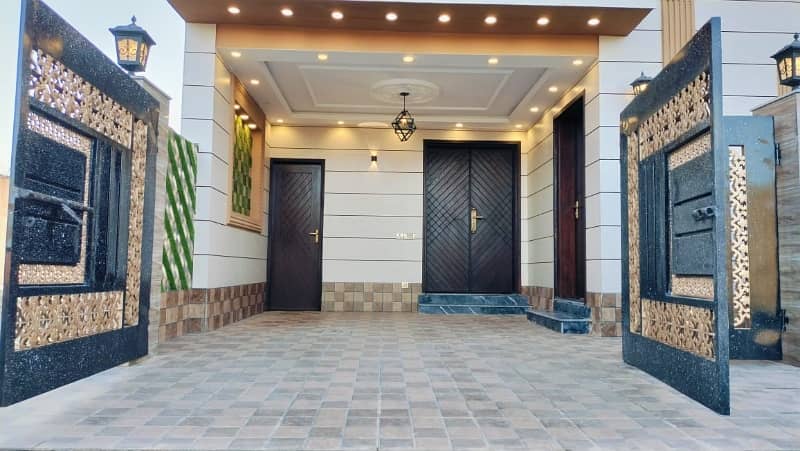 10 Marla House For sale In Bahria Town - Sector C Lahore 2