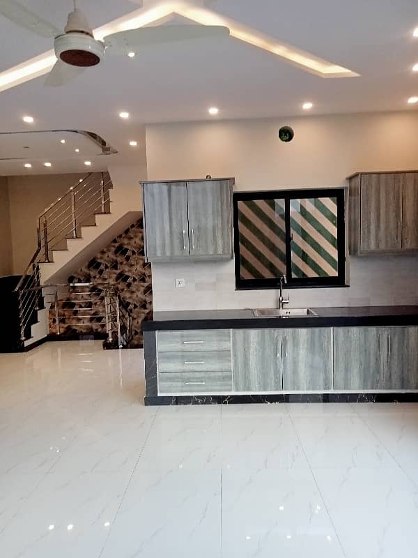 1 Kanal House In Central Bahria Town For sale 7