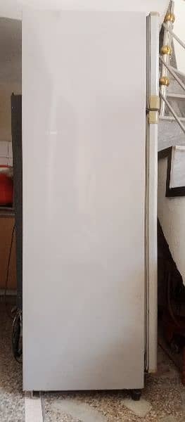 refrigerator used but well condition 3