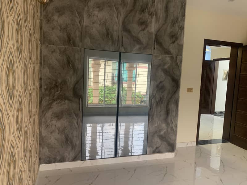 10 MARLA BRAND NEW HOUSE IS AVAILABLE FOR SALE IN 40 FT ROAD 24