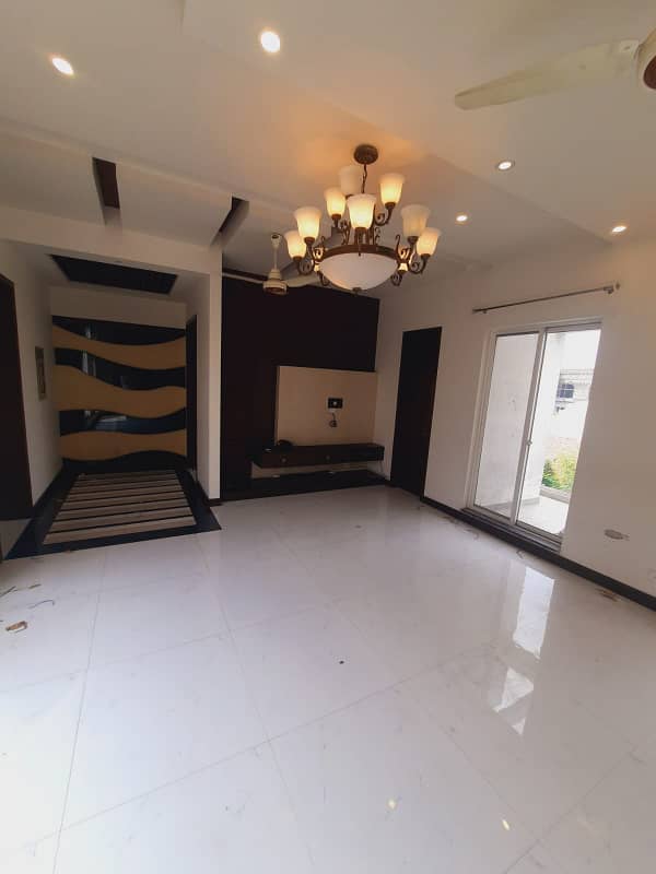 1 Kanal Full House 5beds 2 Tv Lounge Drawing Room 2 Kitchen Available For Rent Dha Phase 5 8