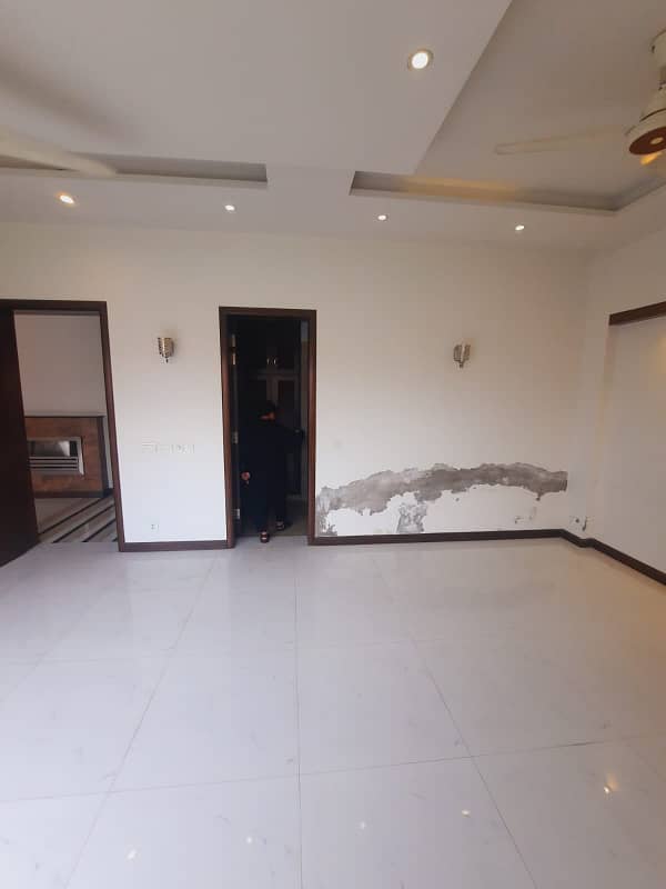 1 Kanal Full House 5beds 2 Tv Lounge Drawing Room 2 Kitchen Available For Rent Dha Phase 5 33