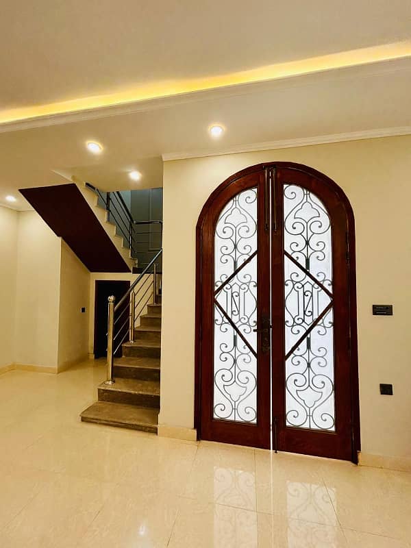 Prime Location Brand New 5 Marla Luxury House For Available Sale In Lahore 12