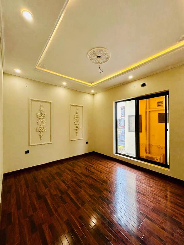 Prime Location Brand New 5 Marla Luxury House For Available Sale In Lahore 16