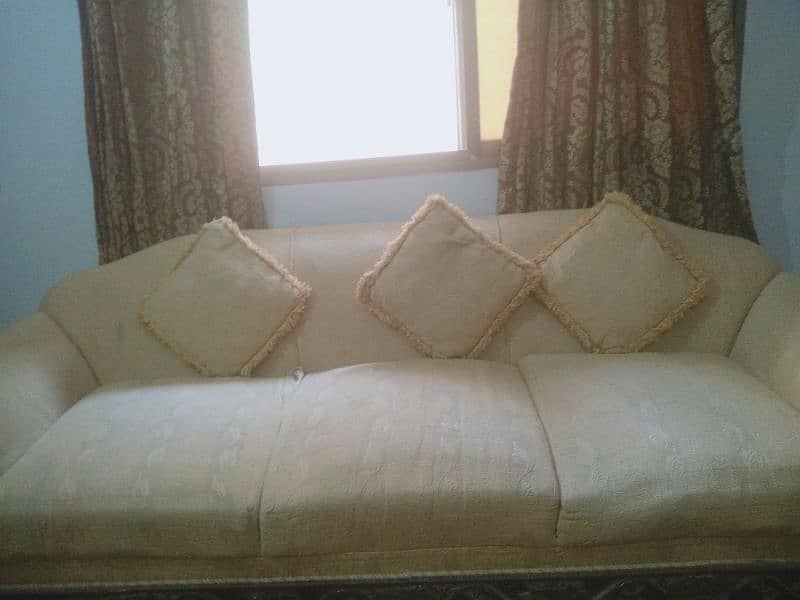 5 seater sofa set 2 side table and 1 center table  for sale 1