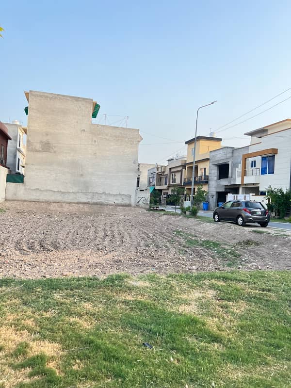 Prime Location 5 Marla Plot Available For Sale In Park View City Lahore 0