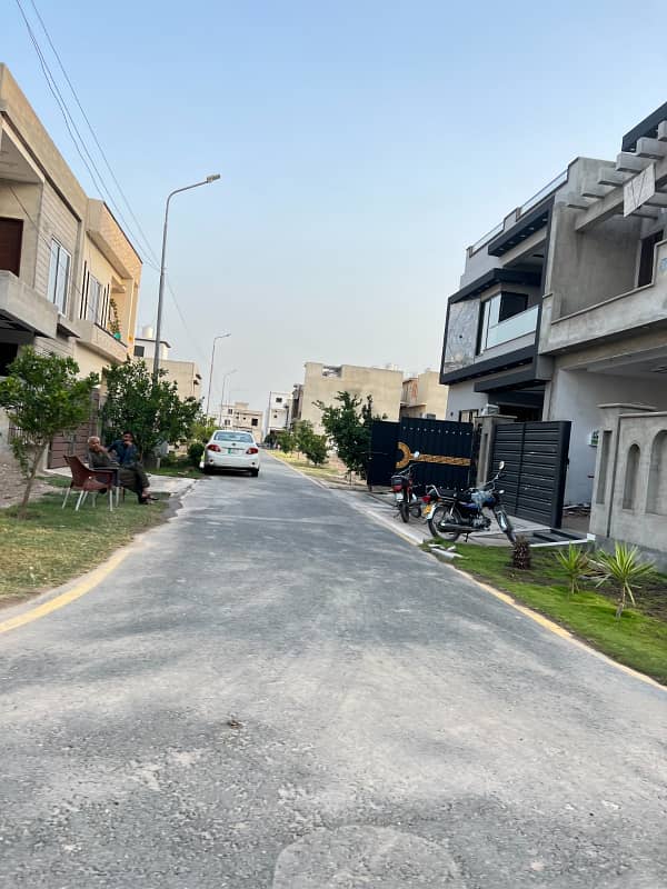 Prime Location 5 Marla Plot Available For Sale In Park View City Lahore 3