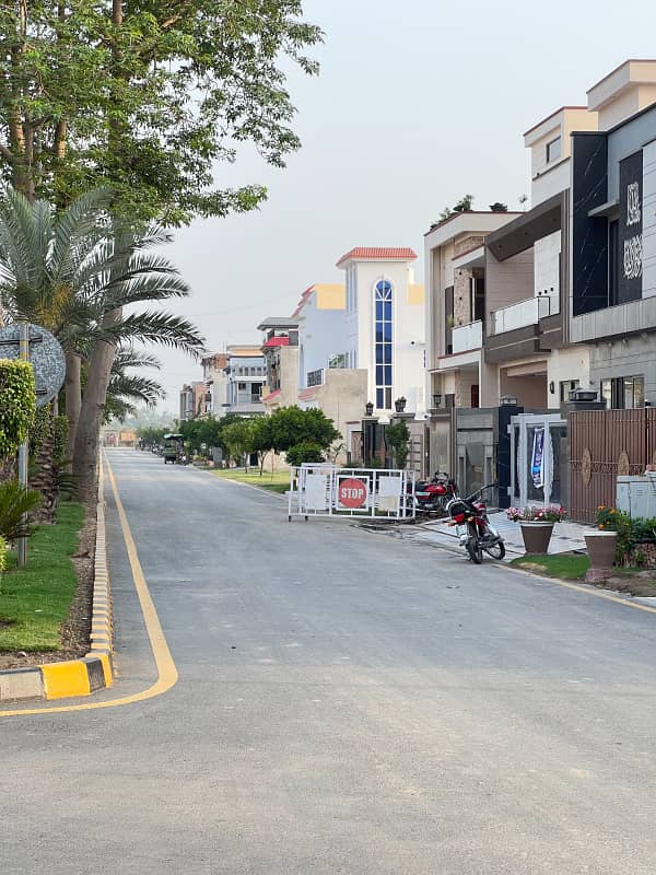 10 Marla Residential Plot Available For Sale In Park View City Lahore 2