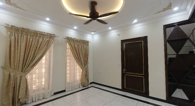 7.5 MARLA House For Sale In Beautiful Bismillah Housing Scheme - Hussain Block 7