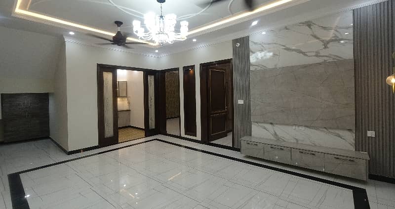 7.5 MARLA House For Sale In Beautiful Bismillah Housing Scheme - Hussain Block 8