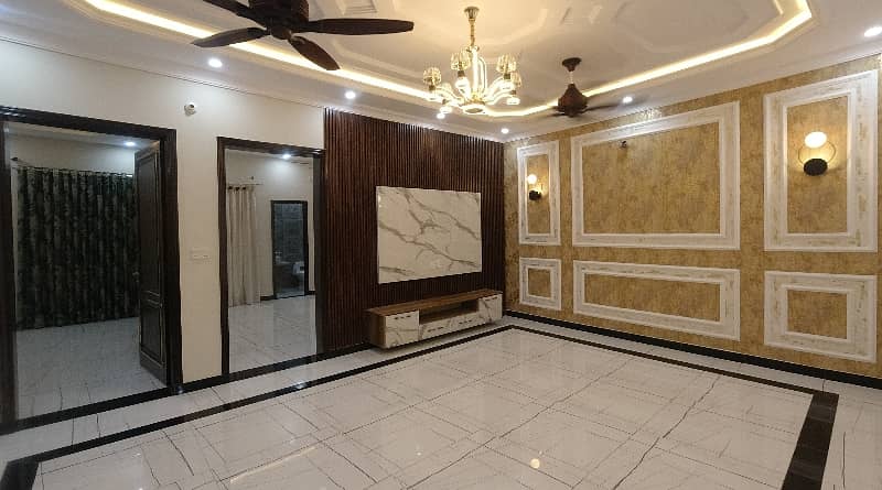 7.5 MARLA House For Sale In Beautiful Bismillah Housing Scheme - Hussain Block 17