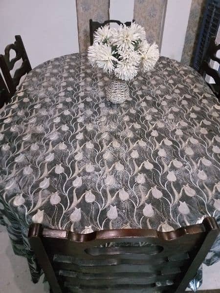 good condition dining tables 0322-5517300 0324-4026959 3