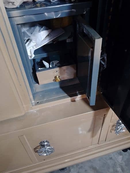 Steel Safe Almari 4