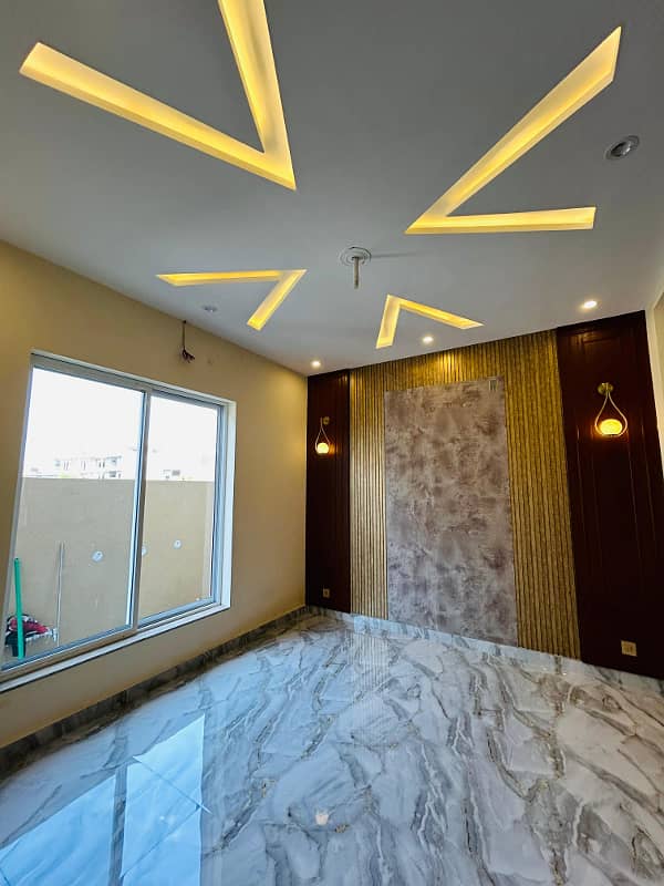 Modern Design 5 Marla House Available For Sale In Park View City Lahore 2