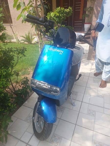 BRAND NEW CROWN EV ELECTRIC BIKE SCOOTY 600 FOR SALE 2