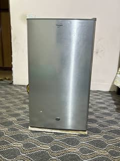 whirlpool mini Fridge URGENT SALE