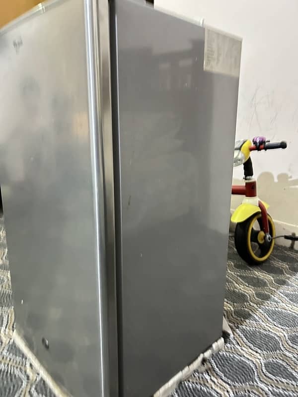 whirlpool mini Fridge URGENT SALE 8