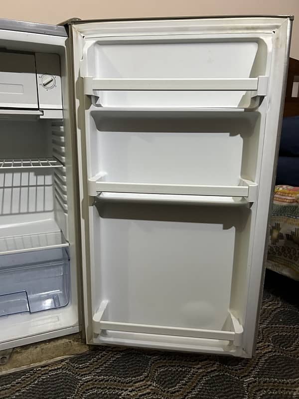 whirlpool mini Fridge URGENT SALE 9