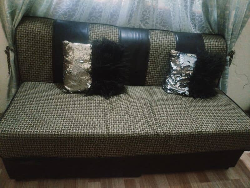 5 seater sofa 0