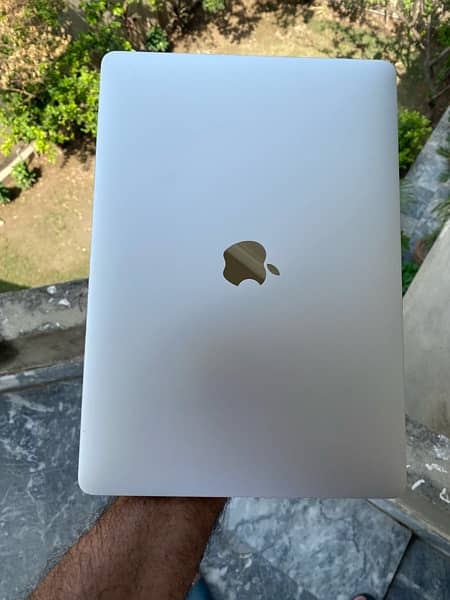 Macbook Pro 2016 16/512 CTO Model 2