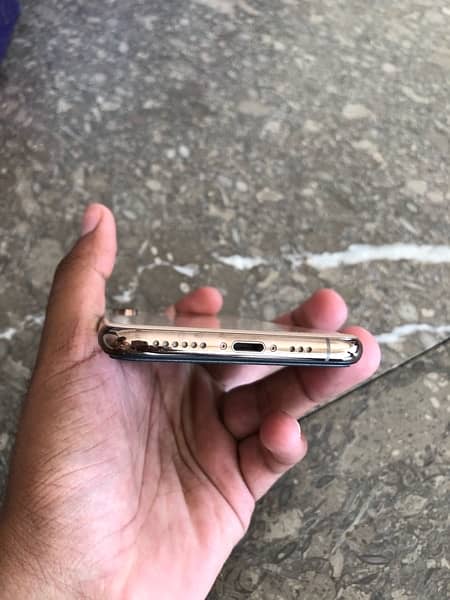 iphone xs 4