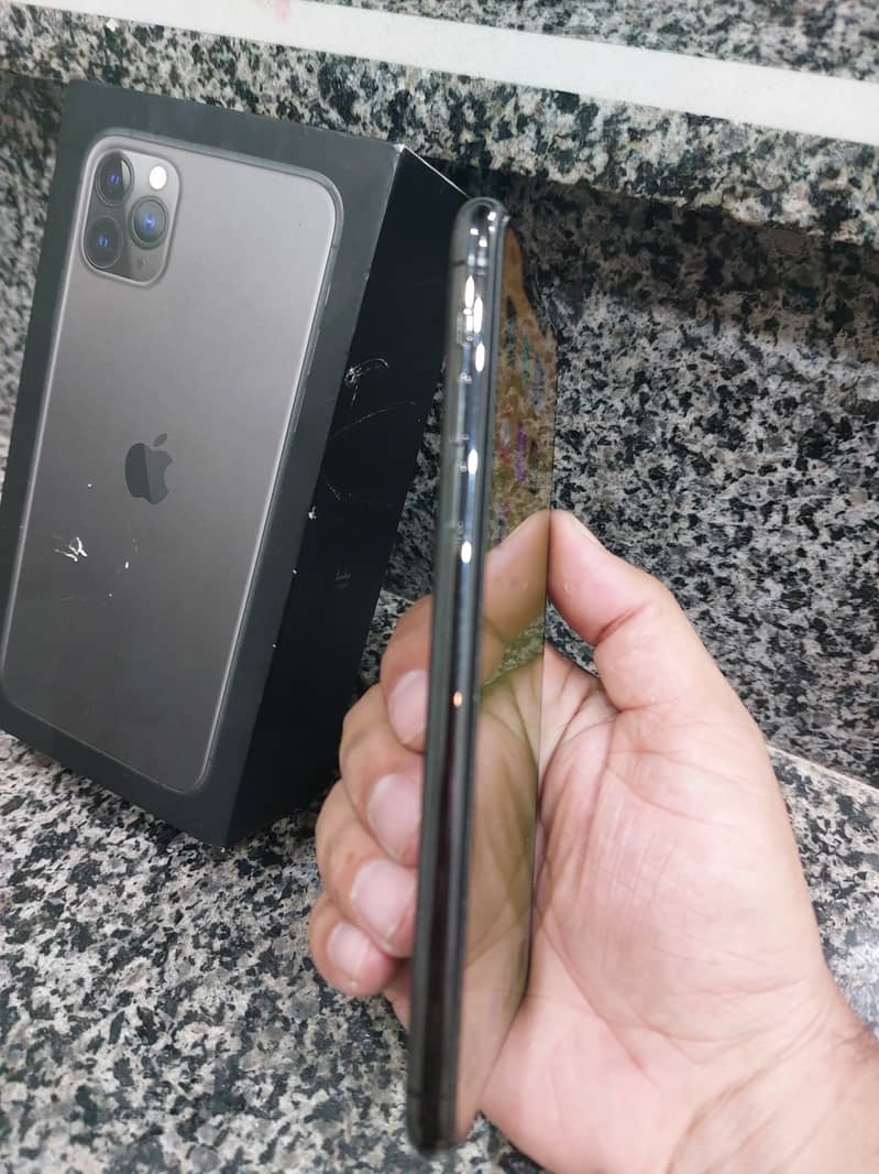 Iphone 11 pro max 64gp PTA approved 3