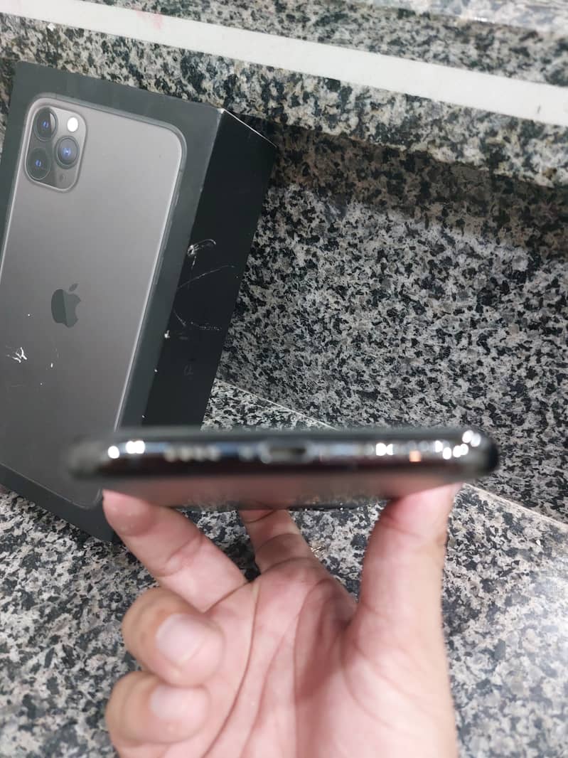 Iphone 11 pro max 64gp PTA approved 4