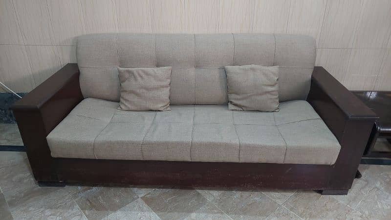 Beautiful 8 seater sofa set 0