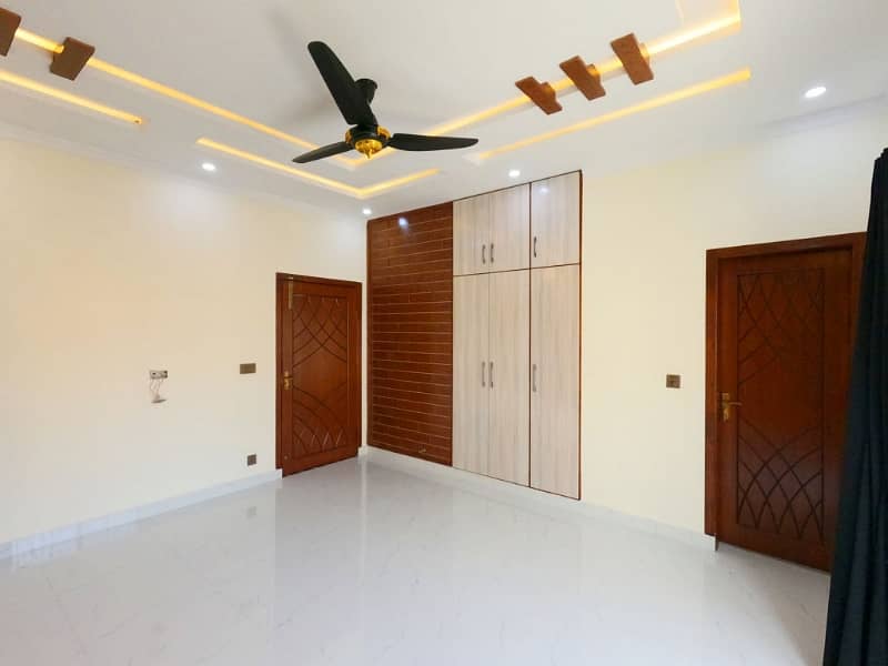 A Prime Location House Of 10 Marla In Rs. 33500000 16