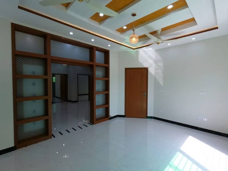 Ready To Buy A On Excellent Location House In Central Park - Block G Lahore 8