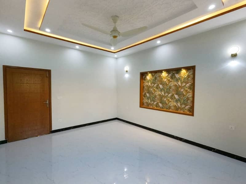 Ready To Buy A On Excellent Location House In Central Park - Block G Lahore 17