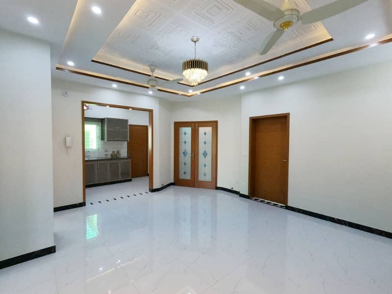 Ready To Buy A On Excellent Location House In Central Park - Block G Lahore 22