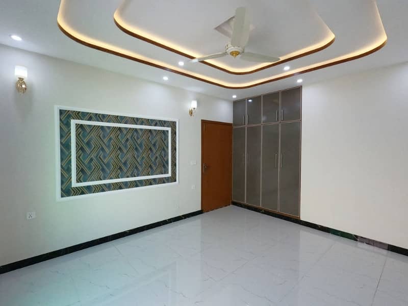 Ready To Buy A On Excellent Location House In Central Park - Block G Lahore 25