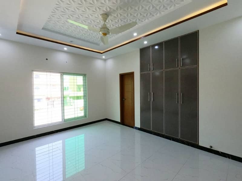 Ready To Buy A On Excellent Location House In Central Park - Block G Lahore 28