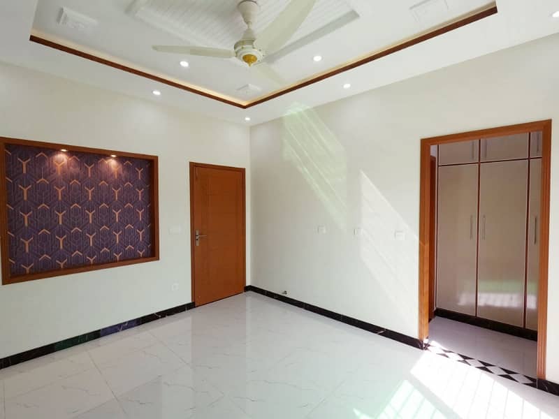 Ready To Buy A On Excellent Location House In Central Park - Block G Lahore 33