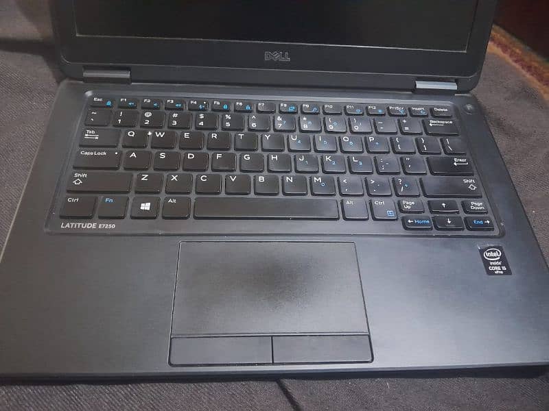 laptop dell E 7250 2