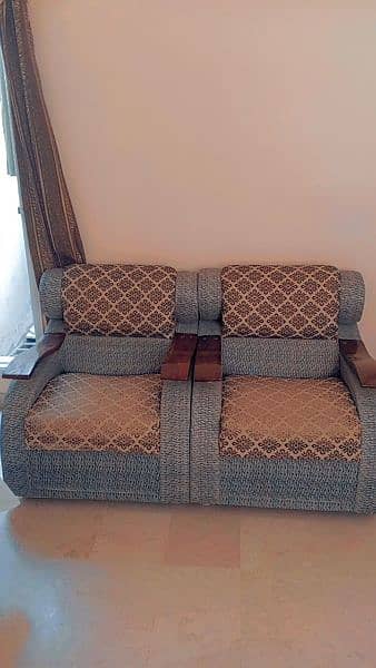 A nice and comfy sofa set in pretty good condition 1