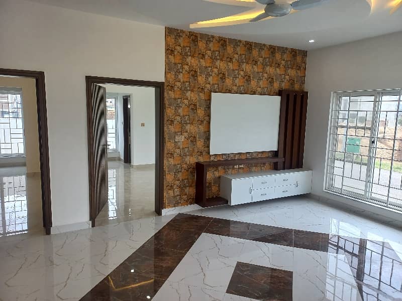 Luxury Designer 8 Marla House For Rent 1