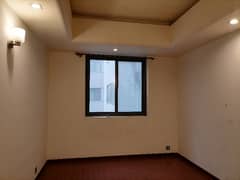 Good 1500 Square Feet Flat For sale In 18 West Residencia