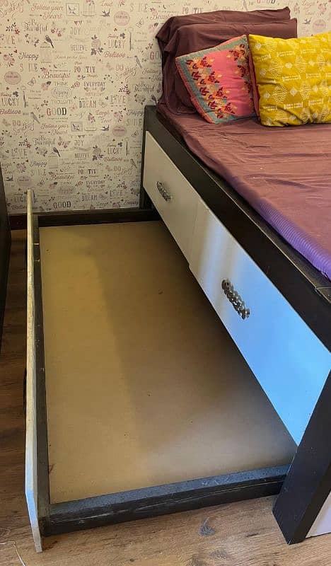 single bed with mattress and a storage box 1